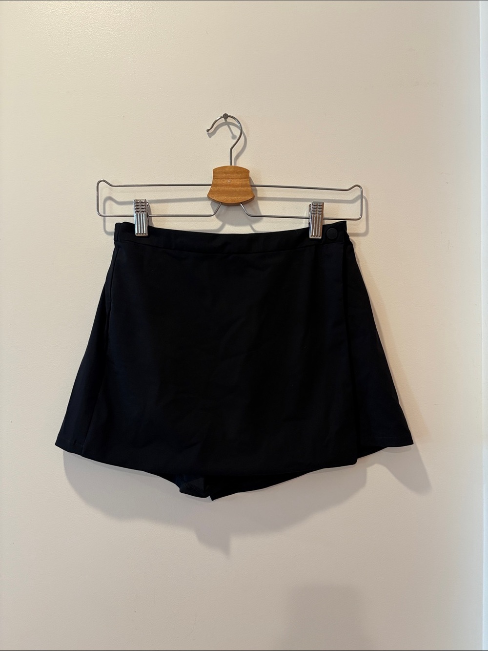 Vuori Black Active Skort